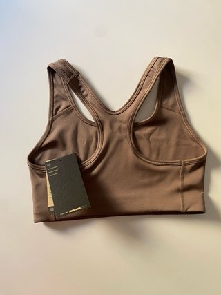 Top deportivo Nike marrón