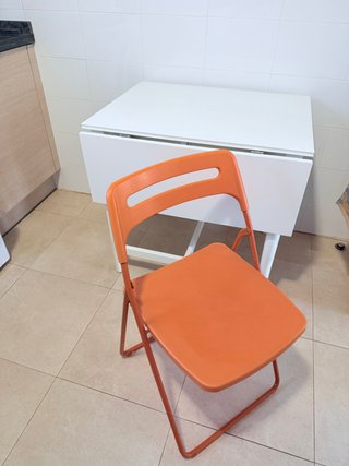 3 Sillas Plegables Metálicas y Plástico