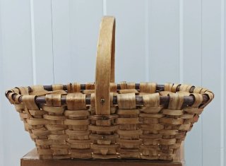 Cesta grande artesanal de mimbre y madera