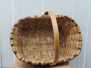 Cesta grande artesanal de mimbre y madera