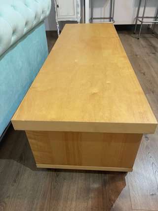 Mueble TV madera con ruedas Negociable.