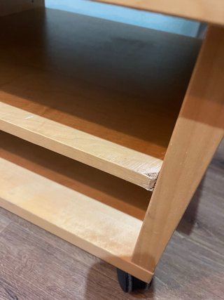 Mueble TV madera con ruedas Negociable.