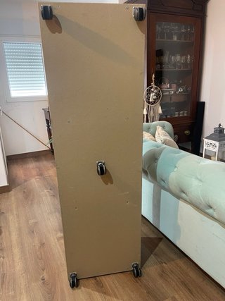 Mueble TV madera con ruedas Negociable.