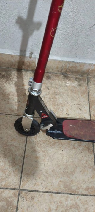 2 Patinetes Plegables Rojos