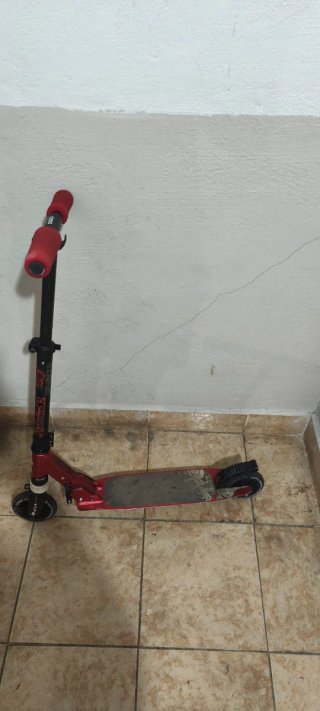 2 Patinetes Plegables Rojos