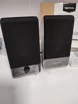 Altavoces Amazon Basics USB Negros