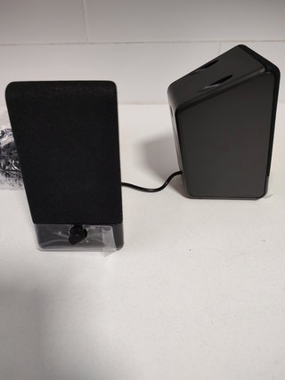 Altavoces Amazon Basics USB Negros