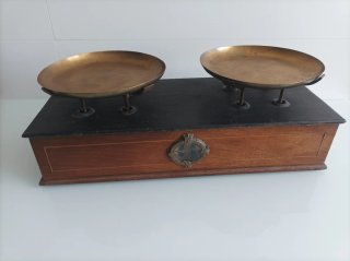 Balanza antigua latón y madera