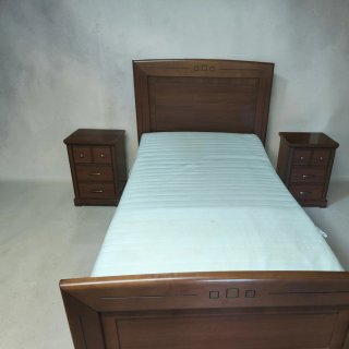 Cama 105cm con somier articulado y mesillas