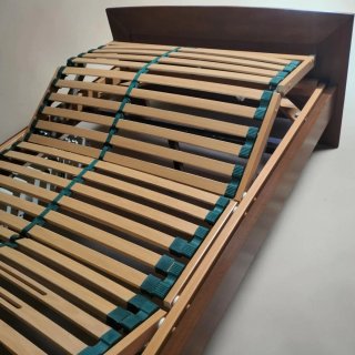 Cama 105cm con somier articulado y mesillas
