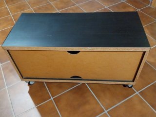 Mueble TV Ikea Negro/Marrón con ruedas