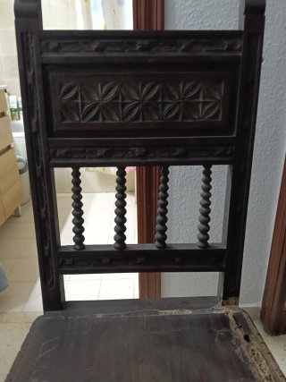 Sillas antiguas de madera (17-19)