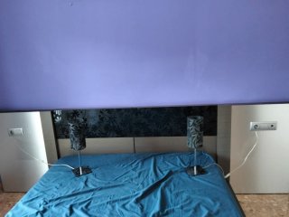 Cabecero de cama y 2 lámparas