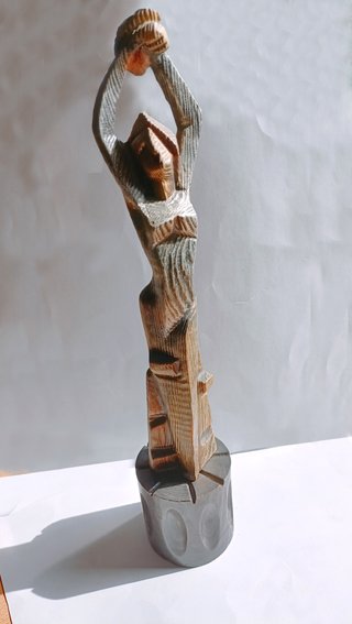 Escultura de madera mujer 40x8