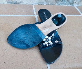Sandalias CAFÉ NOIR negras con pedrería