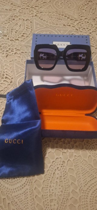 Gafas de sol GUccI negras y doradas