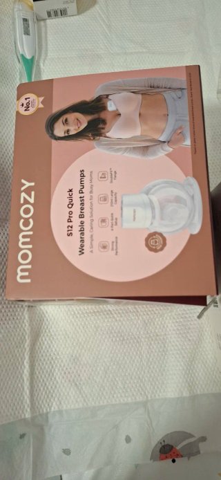 Sacaleches Momcozy y bolsas leche materna