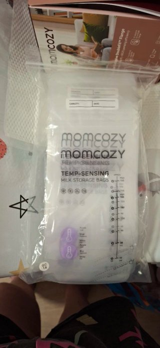 Sacaleches Momcozy y bolsas leche materna