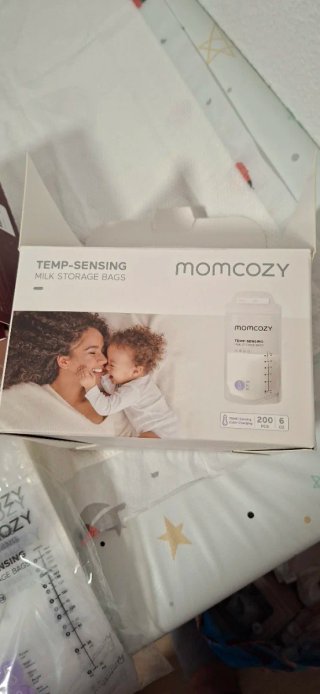 Sacaleches Momcozy y bolsas leche materna