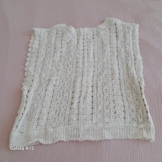 Camiseta calada sin mangas beige