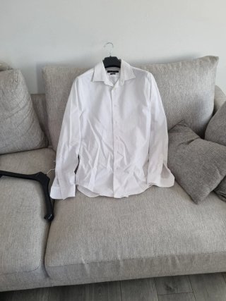 Traje Zara Man Azul con Camisa Blanca