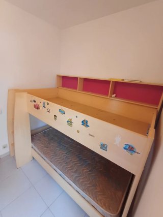 REGALO Litera infantil con estantería