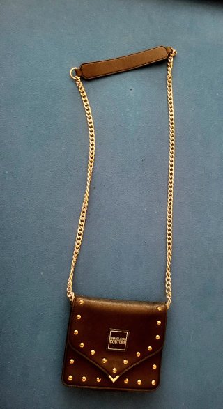 Bolso Versace Negro con Tachuelas Doradas