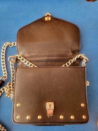 Bolso Versace Negro con Tachuelas Doradas