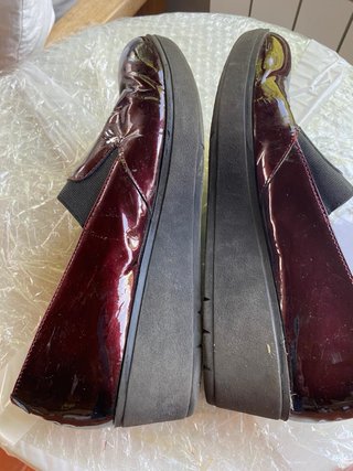 Zapatos burdeos charol elásticos