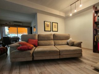 Sofa totalmente extensible,puede usarse de cama.