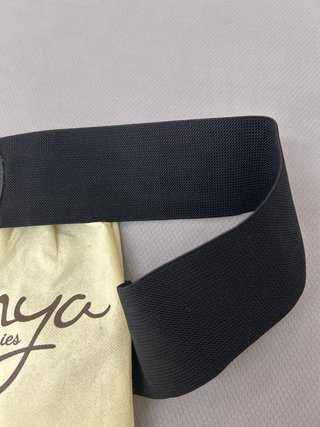 Cintura Mya con fibbia dorata a cerchi