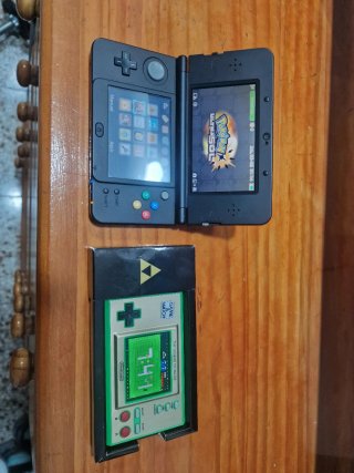 Nintendo 3DS XL + Pokémon y Game & Watch: The Lege