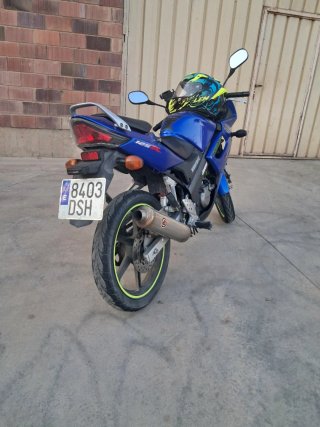 Honda 125cc deportiva azul