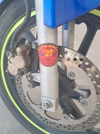 Honda 125cc deportiva azul