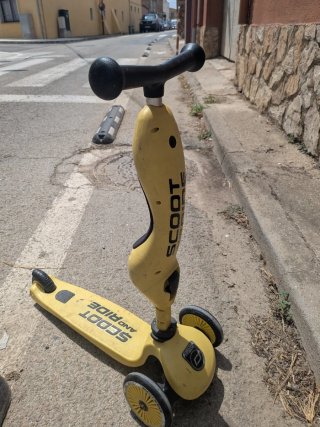 Patinete infantil amarillo SCOOT AND RIDE