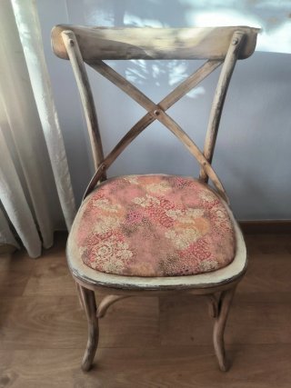 Silla vintage respaldo X madera beige y rosa
