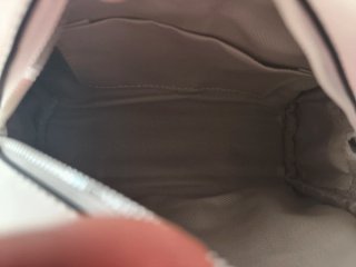 Bolso Guess pequeño estampado blanco y marrón