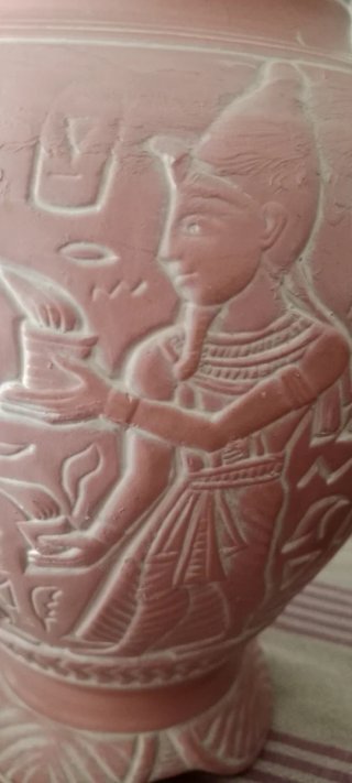 Jarrón terracota con relieves