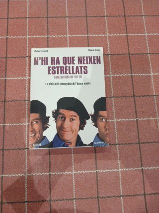 N'hi ha que neixen estrellats DVD