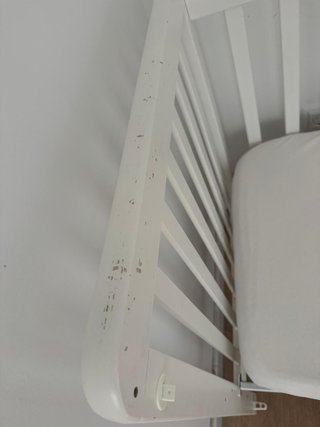 Cuna y colchón para bebé blanco