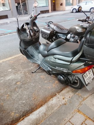 Suzuki Burgman 400 Maxi Scooter