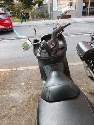 Suzuki Burgman 400 Maxi Scooter