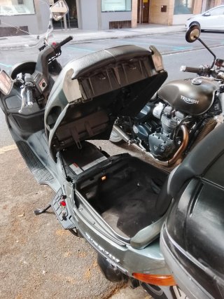 Suzuki Burgman 400 Maxi Scooter