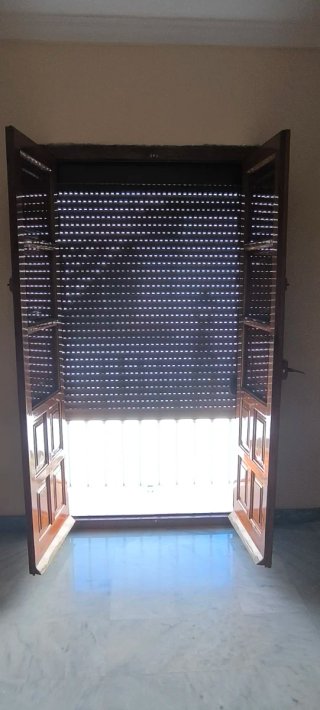 Puerta doble madera maciza balcón