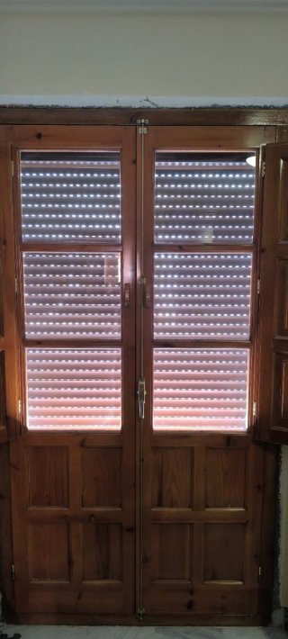 Puerta doble madera maciza balcón