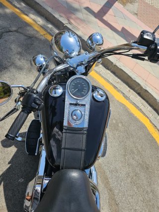 Harley Davidson Softail Heritage Negra