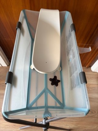 Bañera Stokke con estructura