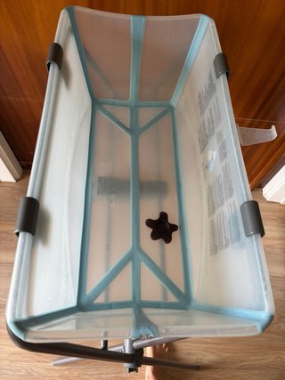 Bañera Stokke con estructura