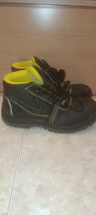 Botas de trabajo punta de acero negras y amarillas