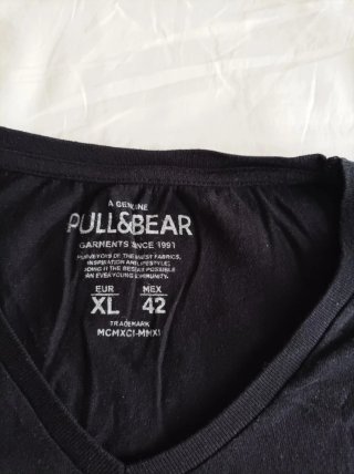Camiseta Pull&Bear cuello pico XL